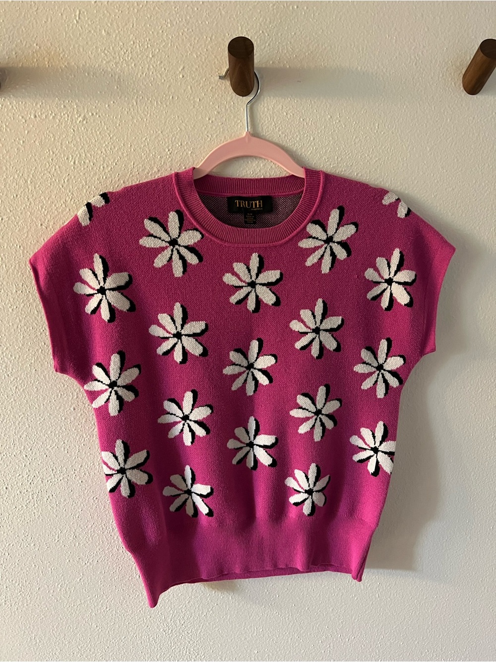 Truth Fuchsia Floral Knit Short-sleeved Pullover Sweater